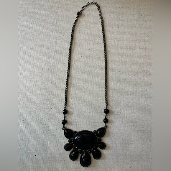 Vintage-Inspired Black Statement Bib Necklace - Picture 2 of 3